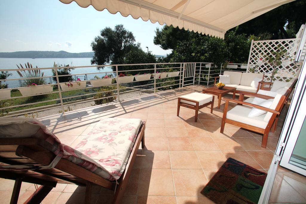 Gem Of The Sea Luxury Beach Apartment With Brand New Heating Infinity Pool 特罗吉尔 外观 照片