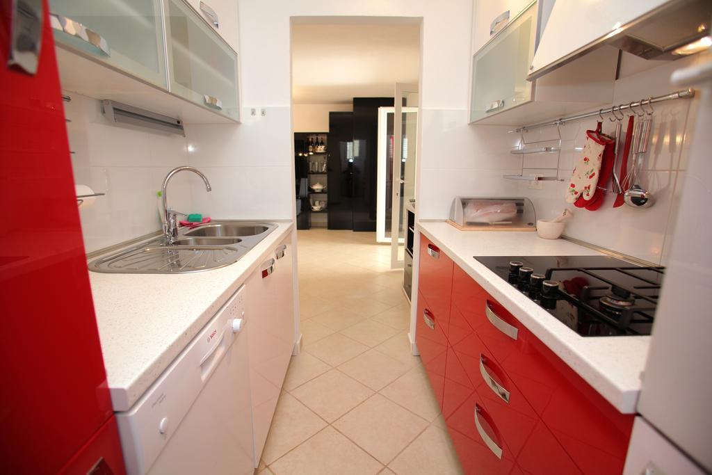 Gem Of The Sea Luxury Beach Apartment With Brand New Heating Infinity Pool 特罗吉尔 外观 照片