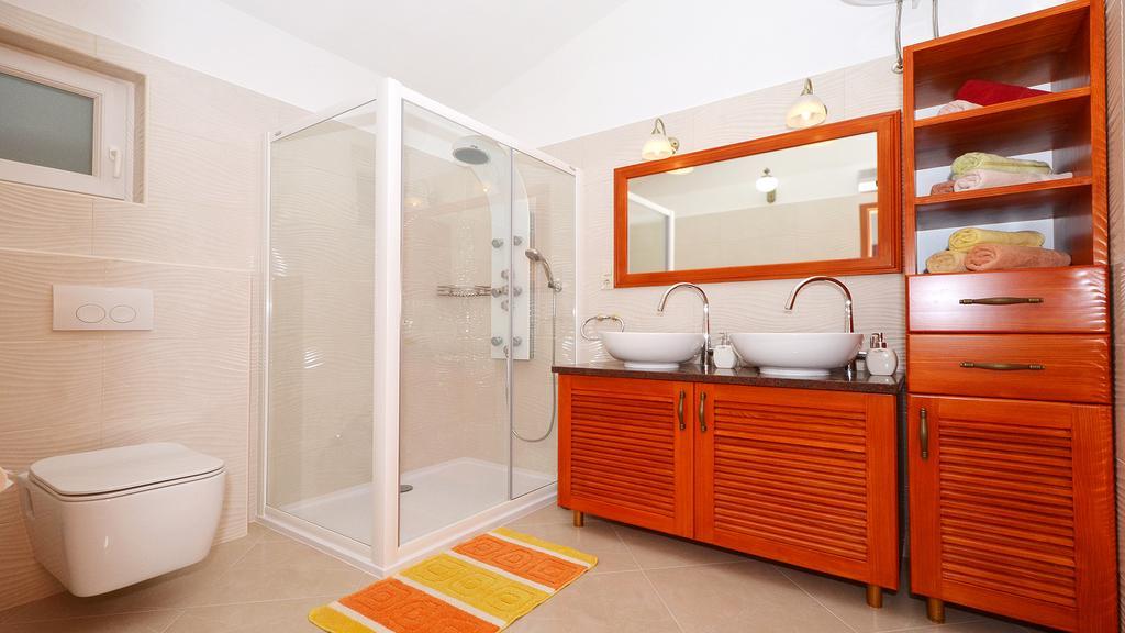 Gem Of The Sea Luxury Beach Apartment With Brand New Heating Infinity Pool 特罗吉尔 外观 照片