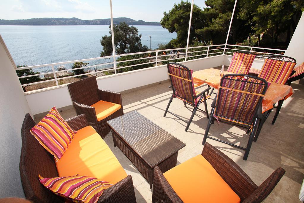 Gem Of The Sea Luxury Beach Apartment With Brand New Heating Infinity Pool 特罗吉尔 外观 照片