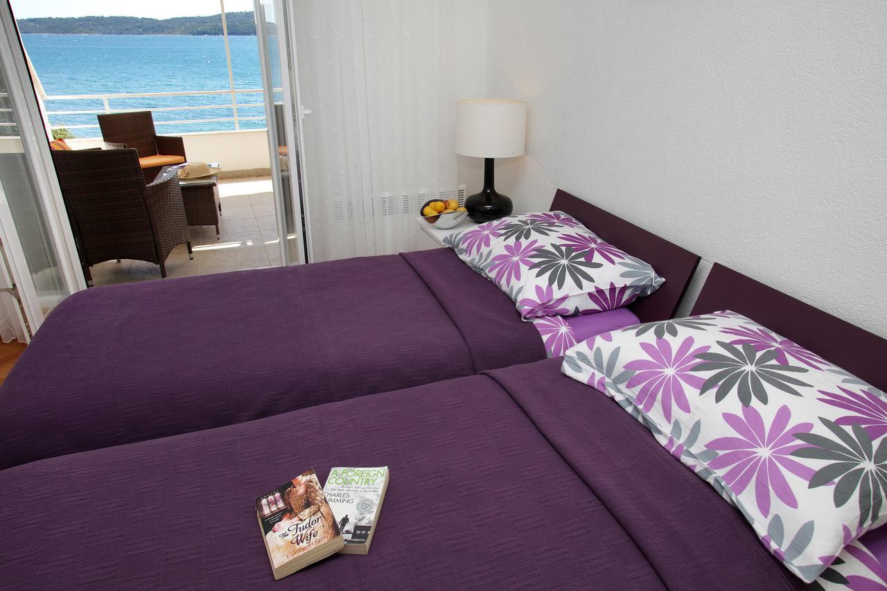 Gem Of The Sea Luxury Beach Apartment With Brand New Heating Infinity Pool 特罗吉尔 外观 照片