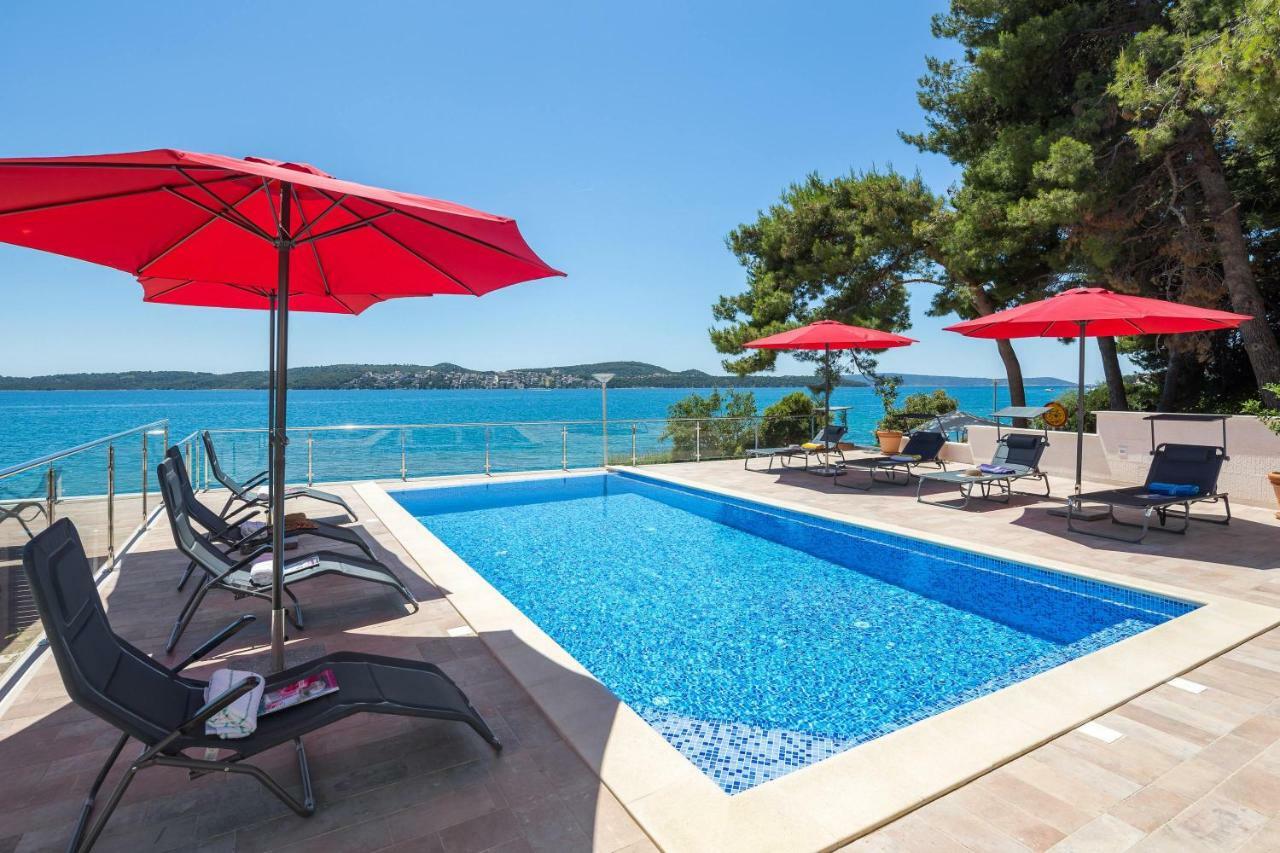 Gem Of The Sea Luxury Beach Apartment With Brand New Heating Infinity Pool 特罗吉尔 外观 照片