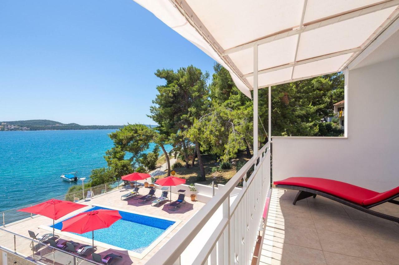 Gem Of The Sea Luxury Beach Apartment With Brand New Heating Infinity Pool 特罗吉尔 外观 照片