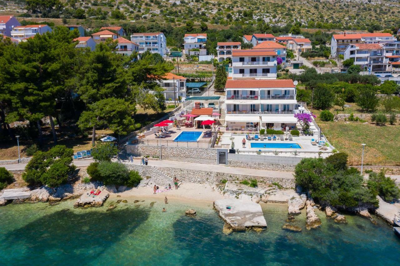 Gem Of The Sea Luxury Beach Apartment With Brand New Heating Infinity Pool 特罗吉尔 外观 照片