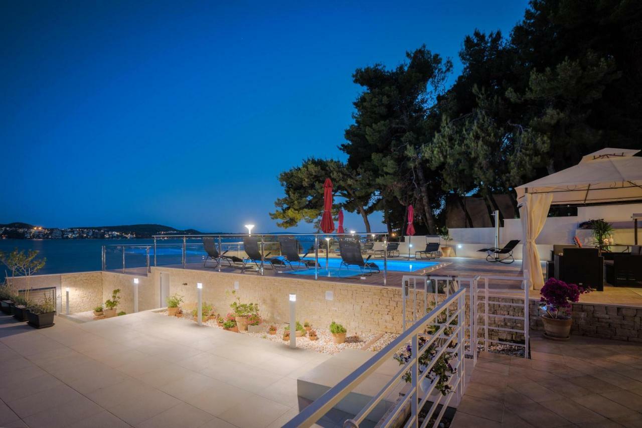 Gem Of The Sea Luxury Beach Apartment With Brand New Heating Infinity Pool 特罗吉尔 外观 照片