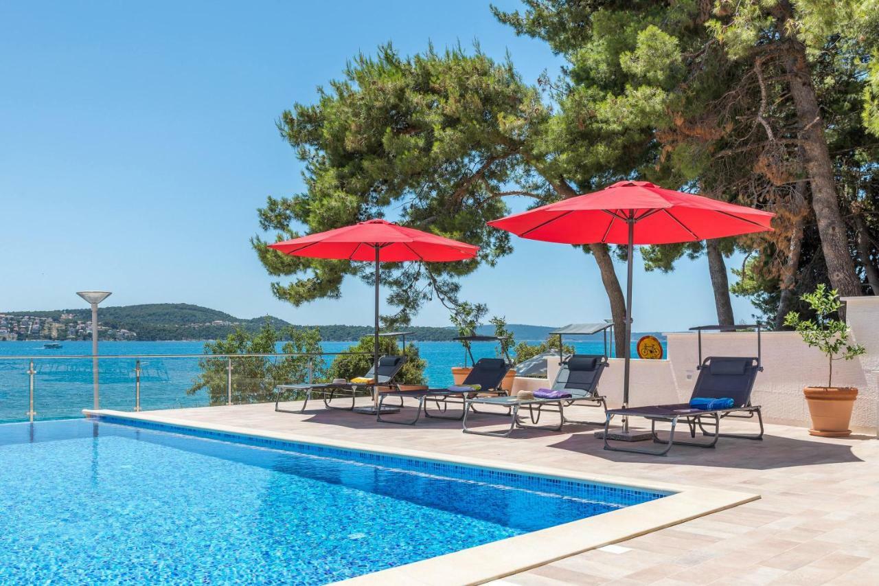 Gem Of The Sea Luxury Beach Apartment With Brand New Heating Infinity Pool 特罗吉尔 外观 照片