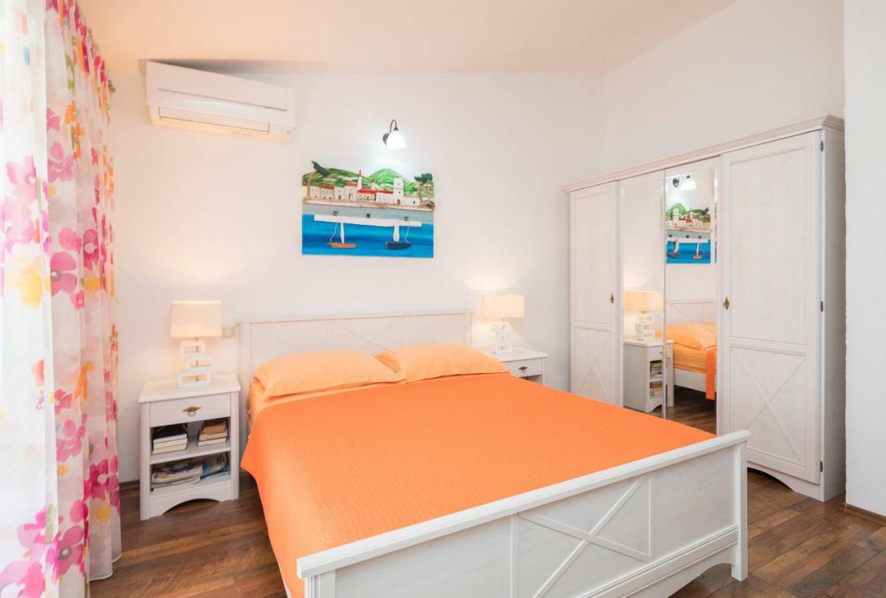 Gem Of The Sea Luxury Beach Apartment With Brand New Heating Infinity Pool 特罗吉尔 外观 照片
