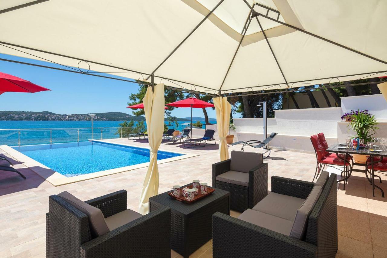 Gem Of The Sea Luxury Beach Apartment With Brand New Heating Infinity Pool 特罗吉尔 外观 照片