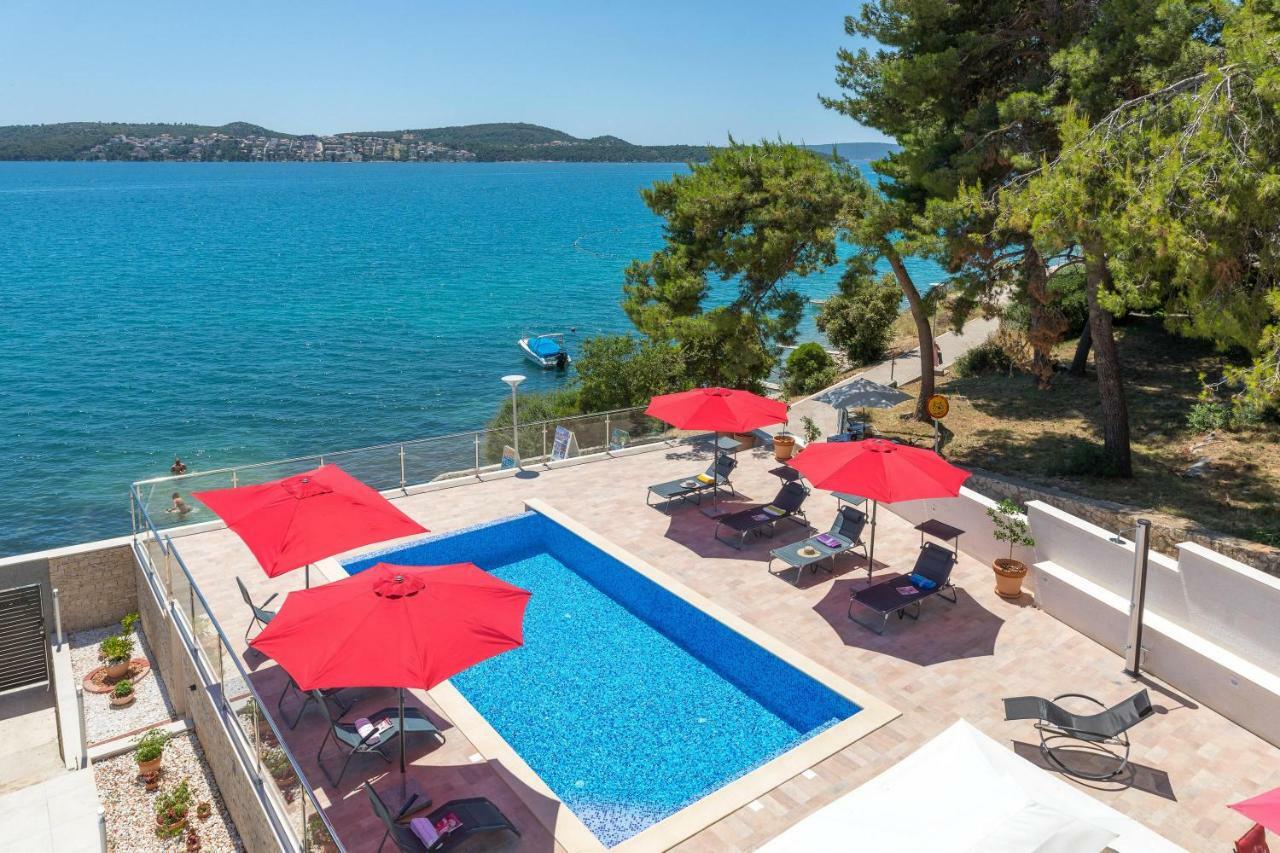 Gem Of The Sea Luxury Beach Apartment With Brand New Heating Infinity Pool 特罗吉尔 外观 照片