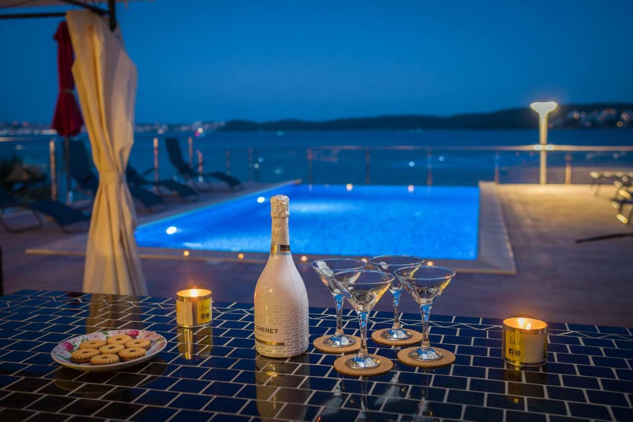 Gem Of The Sea Luxury Beach Apartment With Brand New Heating Infinity Pool 特罗吉尔 外观 照片