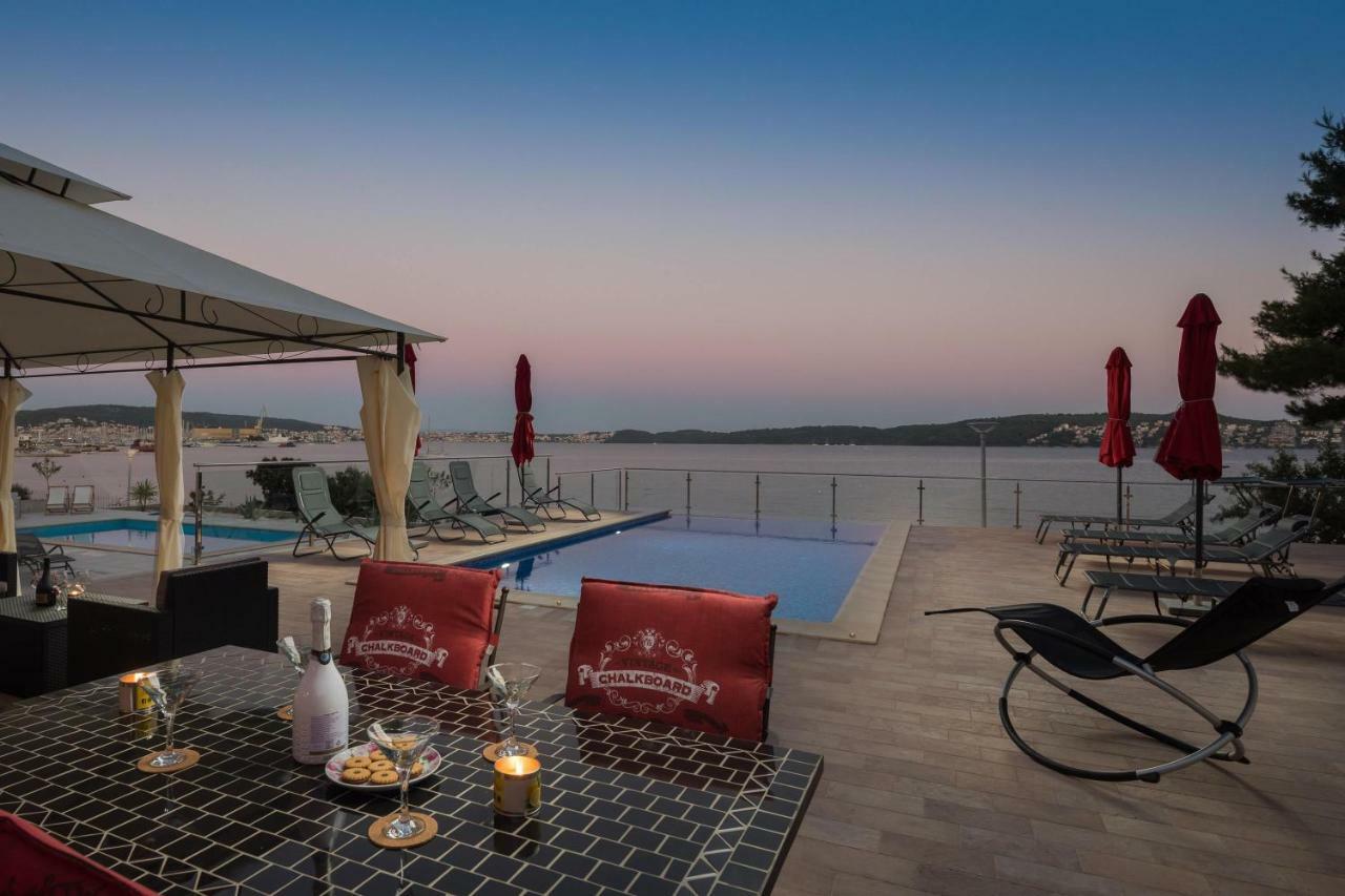 Gem Of The Sea Luxury Beach Apartment With Brand New Heating Infinity Pool 特罗吉尔 外观 照片