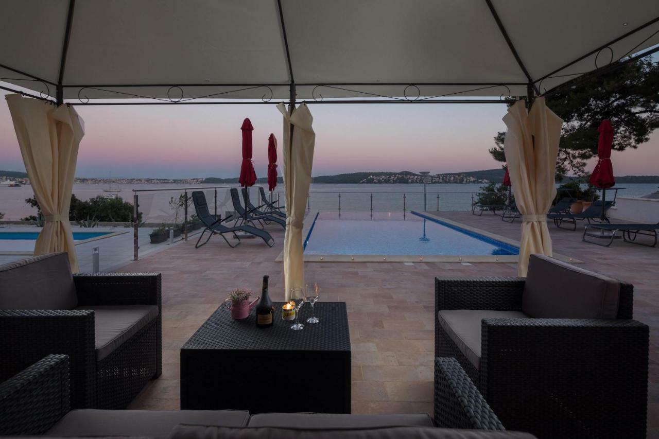 Gem Of The Sea Luxury Beach Apartment With Brand New Heating Infinity Pool 特罗吉尔 外观 照片