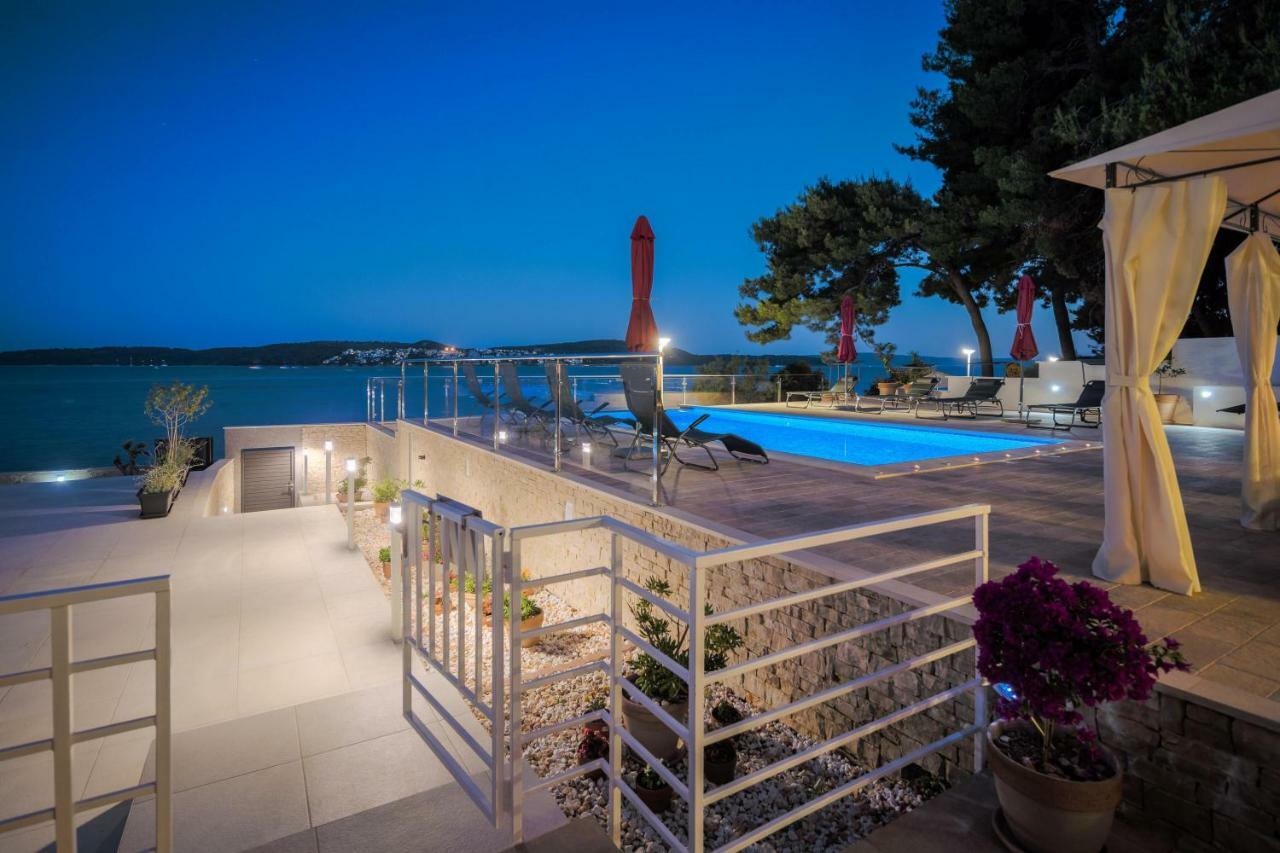 Gem Of The Sea Luxury Beach Apartment With Brand New Heating Infinity Pool 特罗吉尔 外观 照片