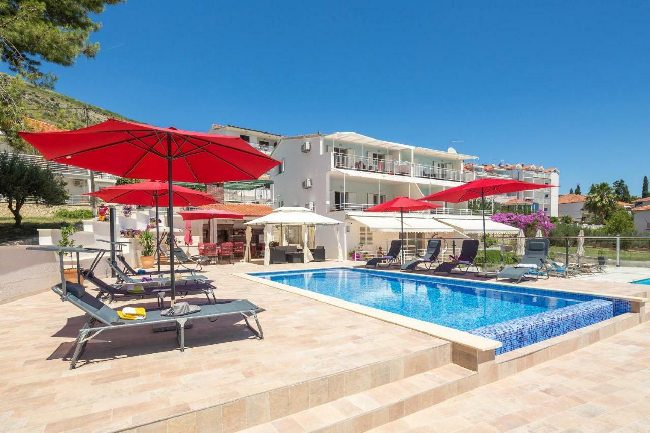 Gem Of The Sea Luxury Beach Apartment With Brand New Heating Infinity Pool 特罗吉尔 外观 照片