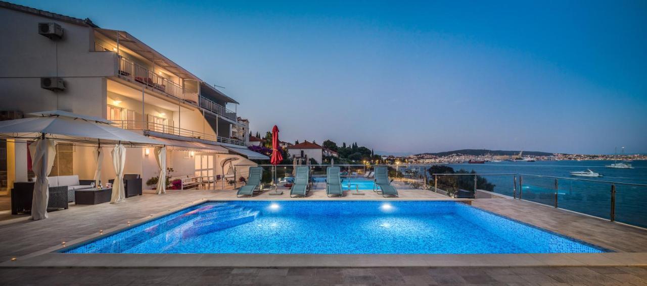 Gem Of The Sea Luxury Beach Apartment With Brand New Heating Infinity Pool 特罗吉尔 外观 照片